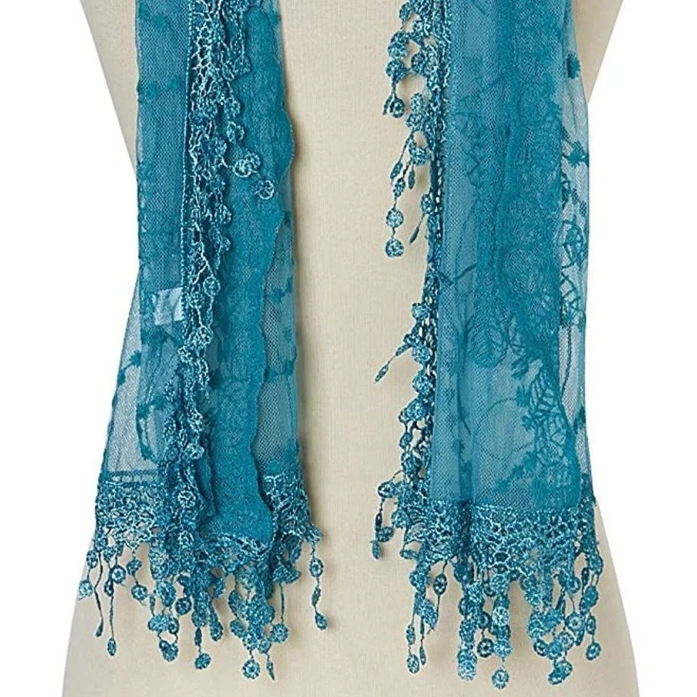 Lightweight Lace Shawl/Scarf - Picture 4 of 6